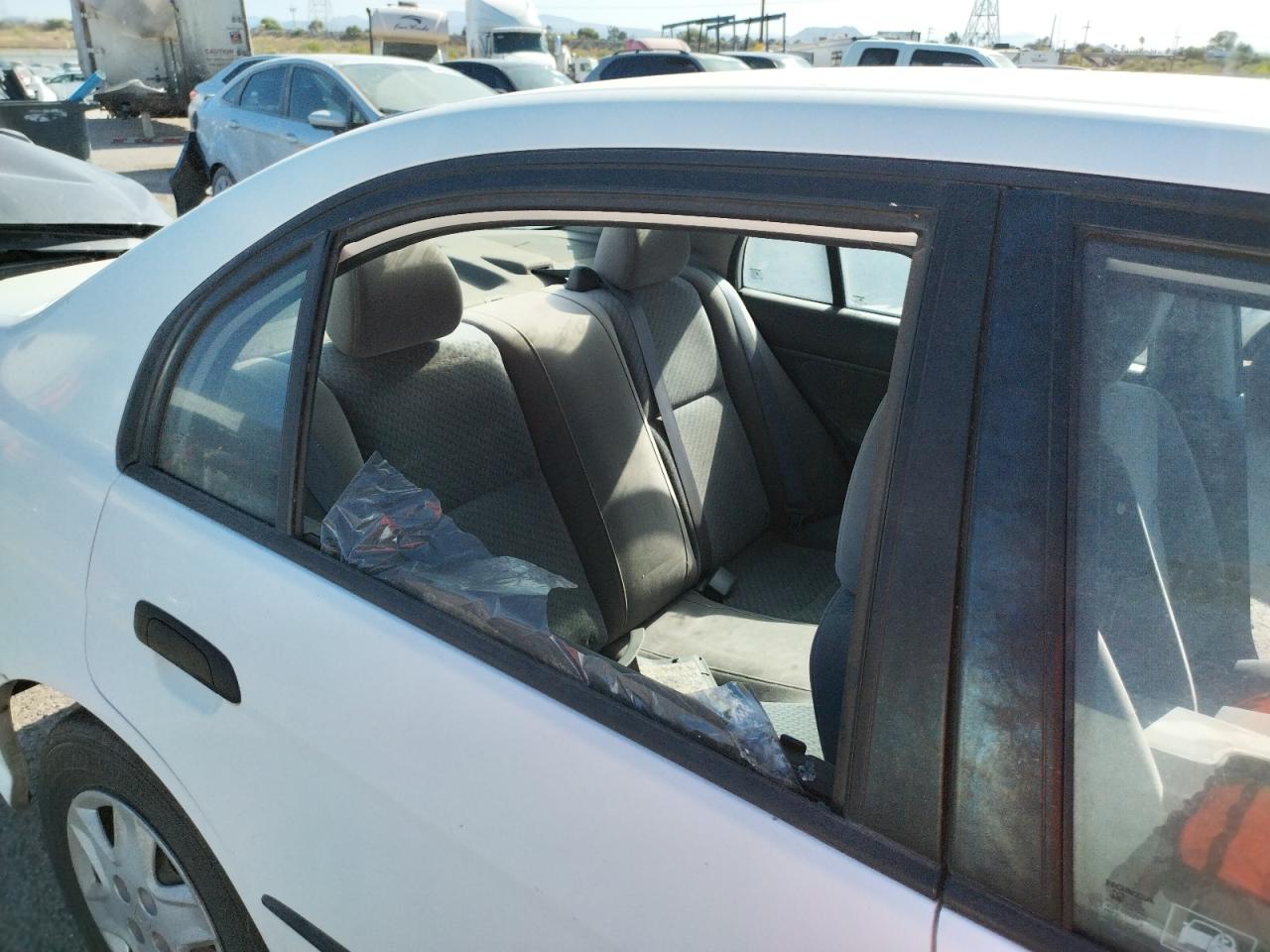 Photo 9 from auction – 2004 HONDA CIVIC DX V with VIN 2HGES16304H587102