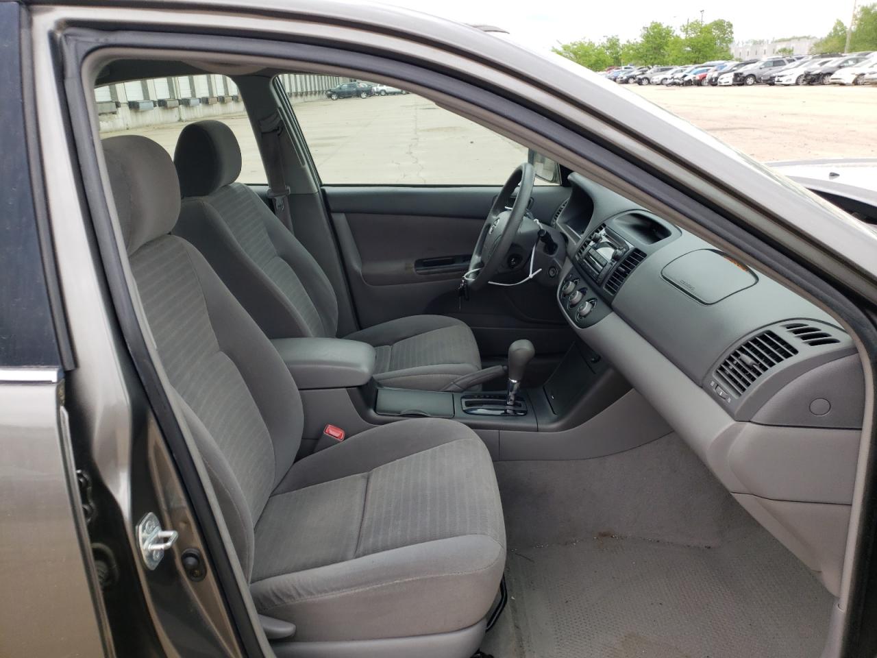 Photo 15 from auction – 2005 TOYOTA CAMRY LE with VIN 4T1BE32K65U942575