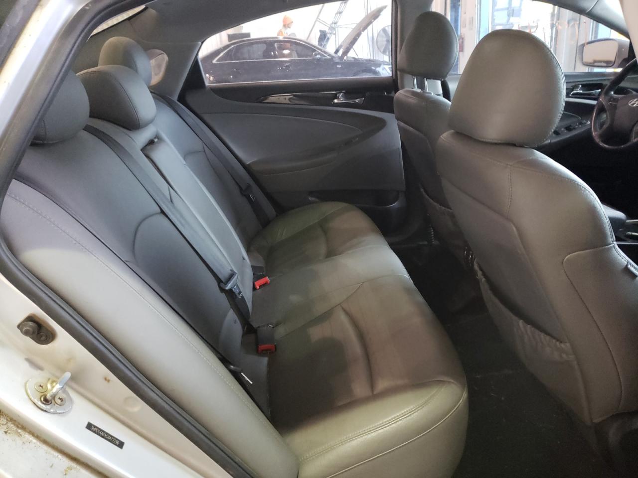 Photo 6 from auction – 2012 HYUNDAI SONATA SE with VIN 5NPEC4AC1CH477296