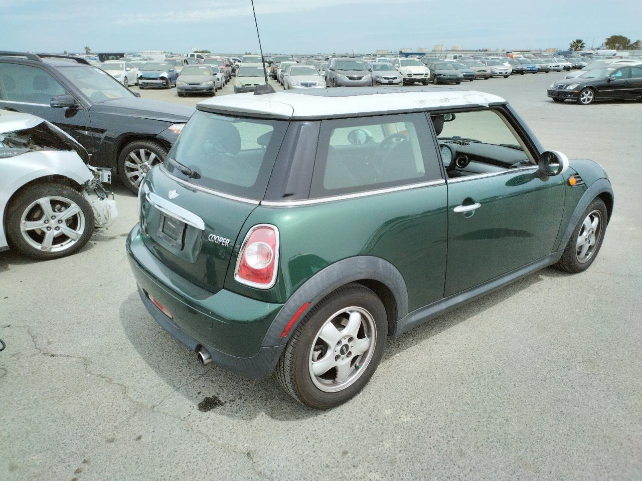 Photo 4 from auction – 2011 MINI COOPER with VIN WMWSU3C56BT253232