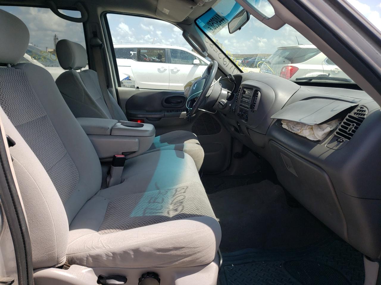Photo 5 from auction – 2003 FORD F150 SUPER with VIN 1FTRW07643KB06444