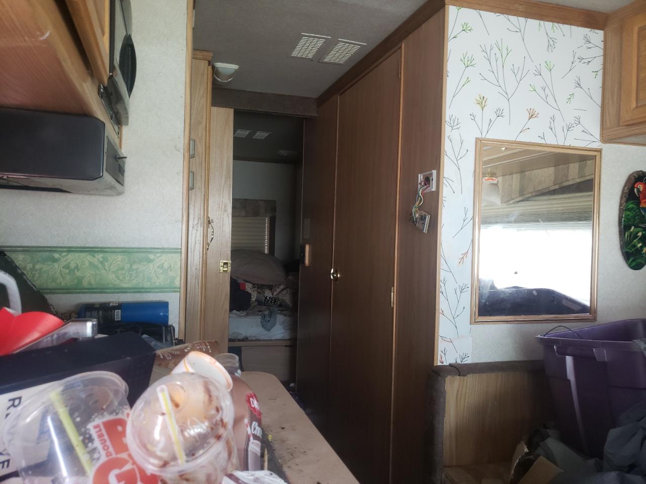 Photo 6 from auction – 2001 FTWD MOTORHOME with VIN 5B4KP37J5Y3315736