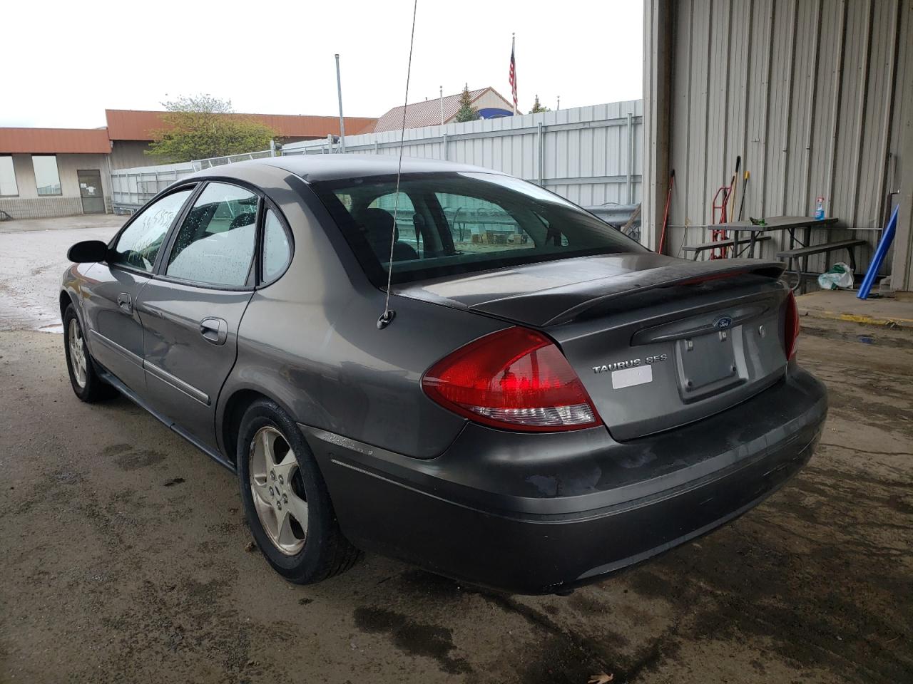 Photo 3 from auction – 2004 FORD TAURUS SES with VIN 1FAFP55S24G179562