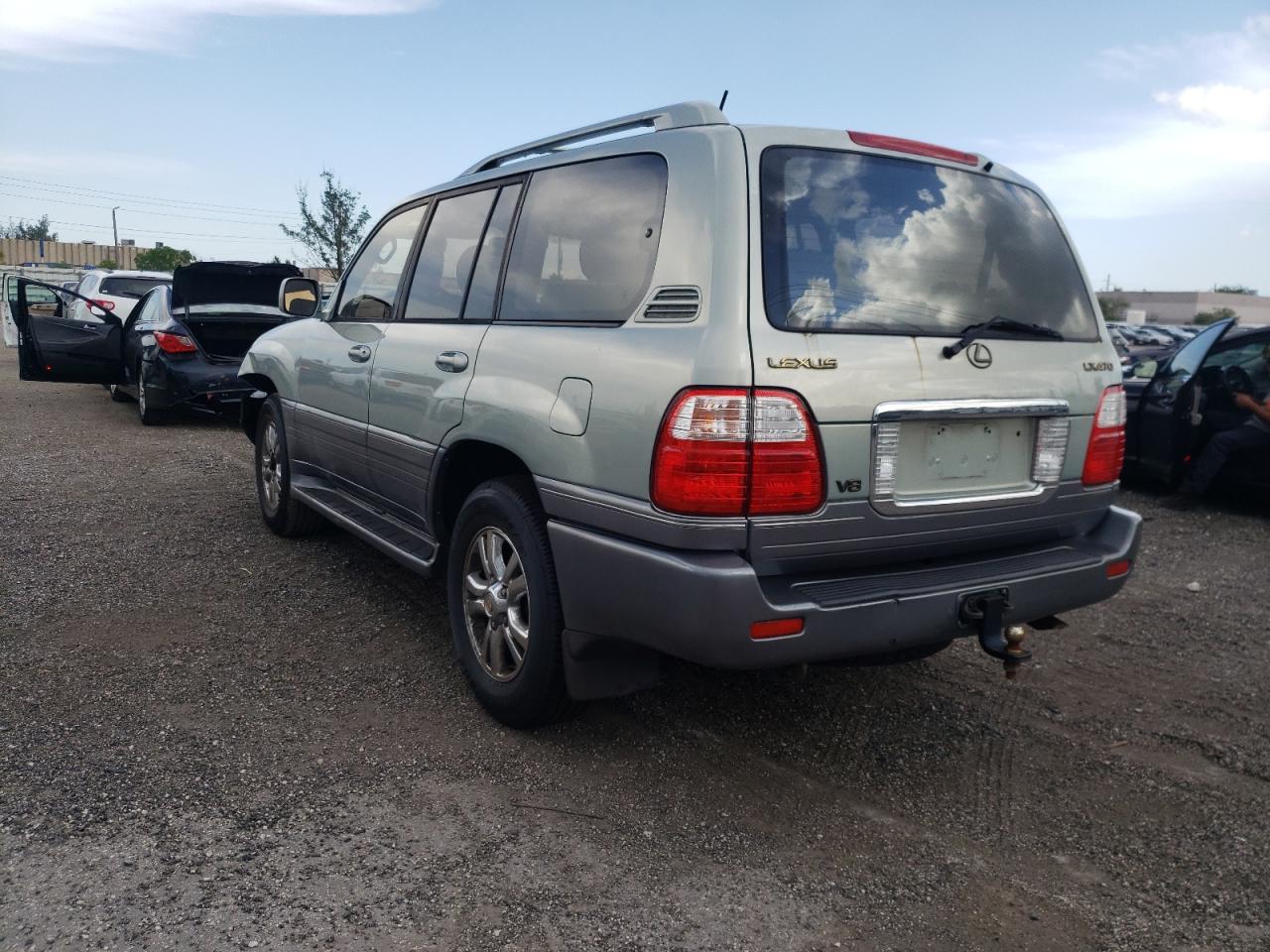 Photo 3 from auction – 2003 LEXUS LX 470 with VIN JTJHT00W333529313