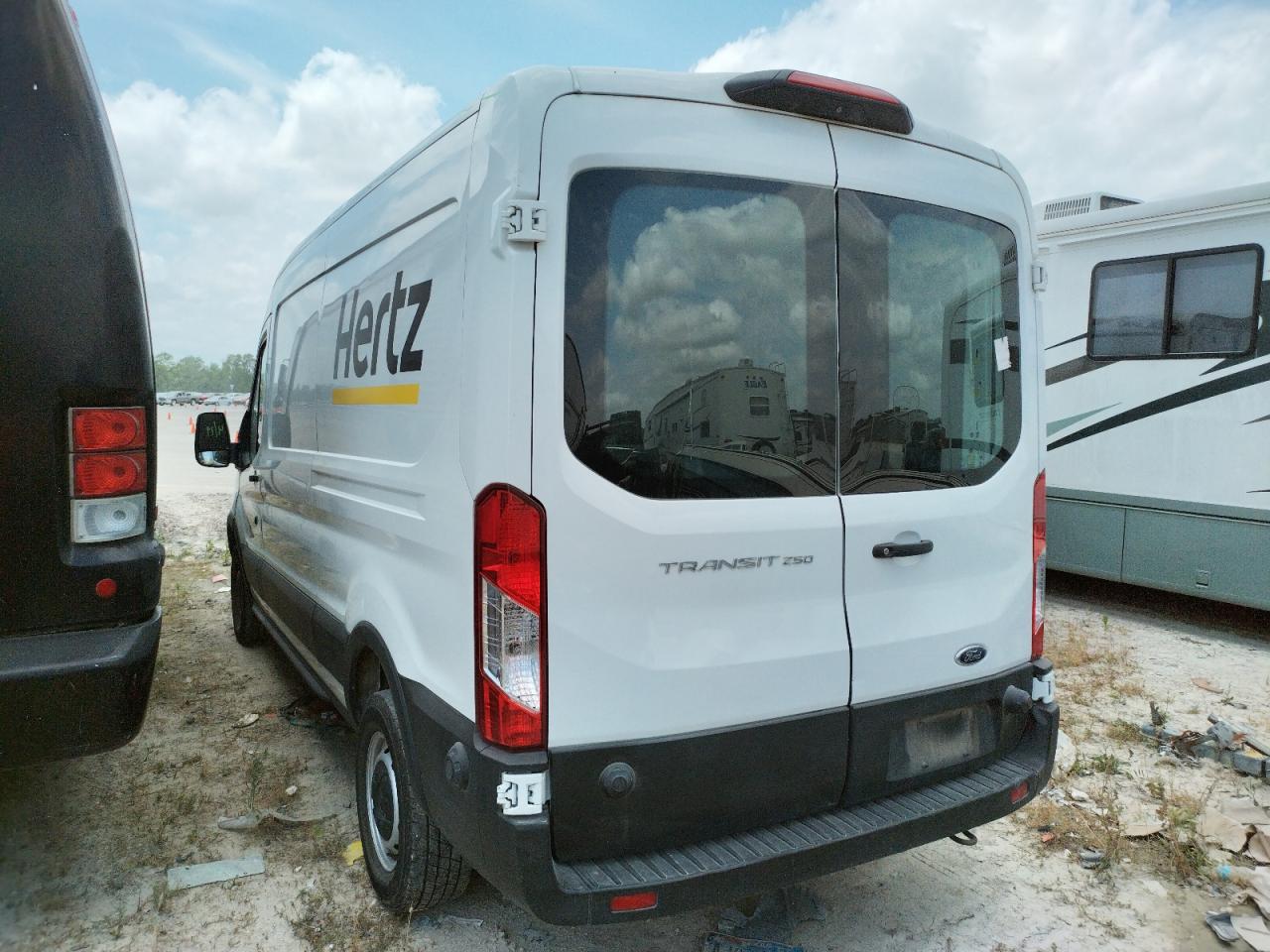 Photo 3 from auction – 2019 FORD TRANSIT T- with VIN 1FTYR2CM2KKB07514