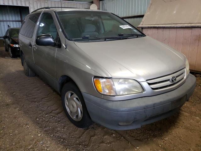 TOYOTA SIENNA LE 2002 with VIN 4T3ZF13C62U460781 - Photo from auction