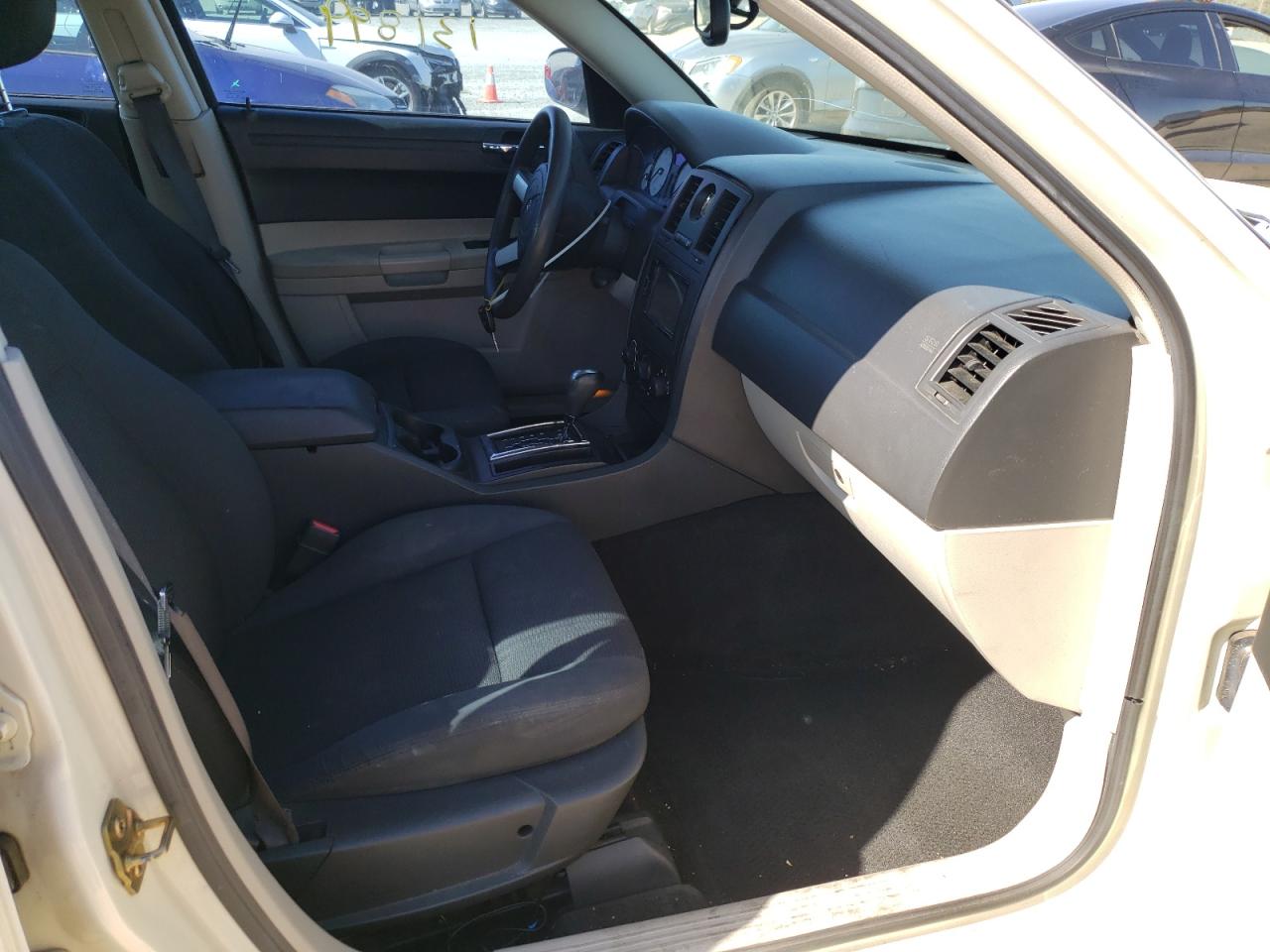 Photo 5 from auction – 2005 CHRYSLER 300 with VIN 2C3JA43R15H187517