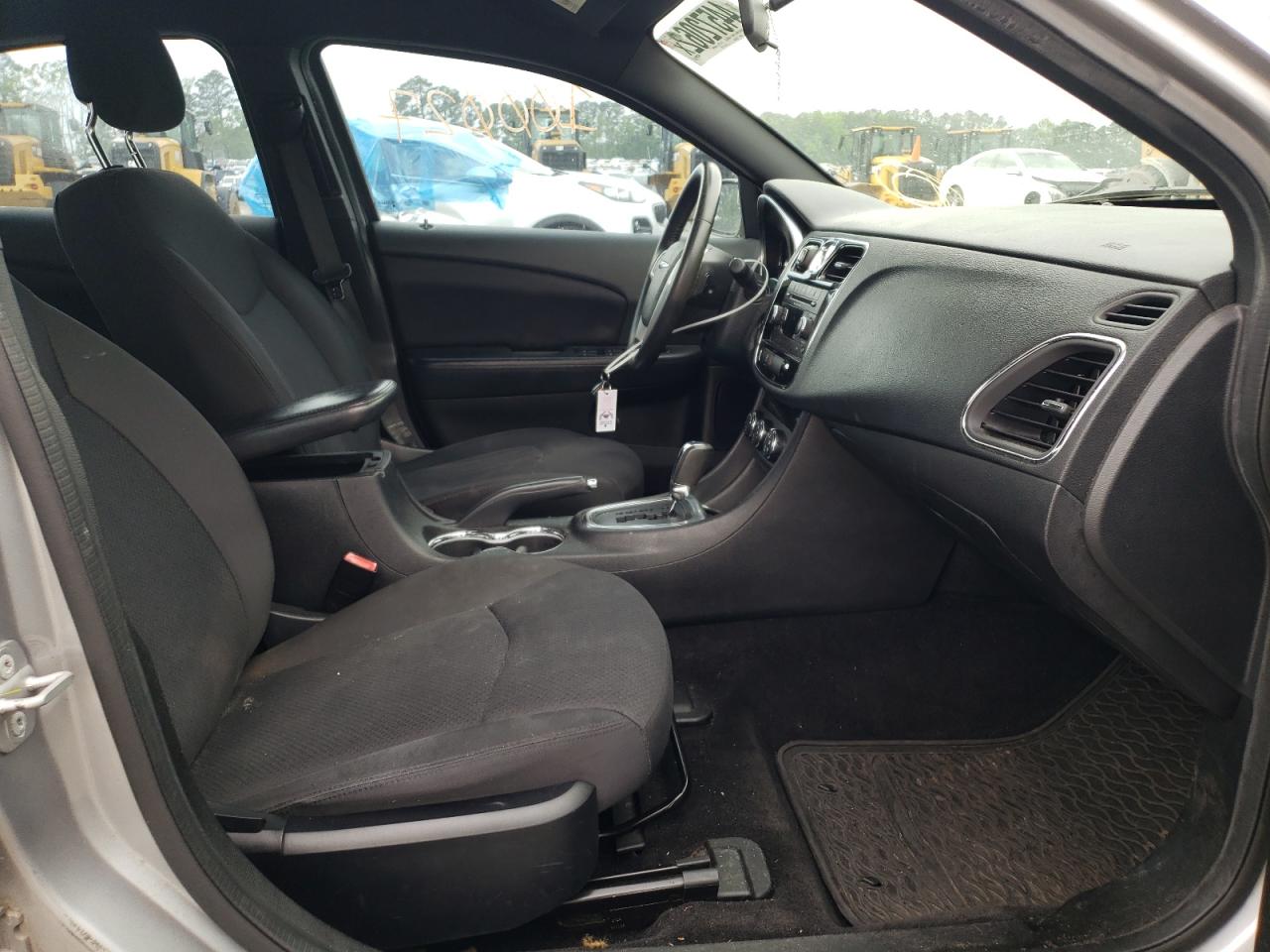 Photo 5 from auction – 2014 CHRYSLER 200 TOURIN with VIN 1C3CCBBG1EN117479
