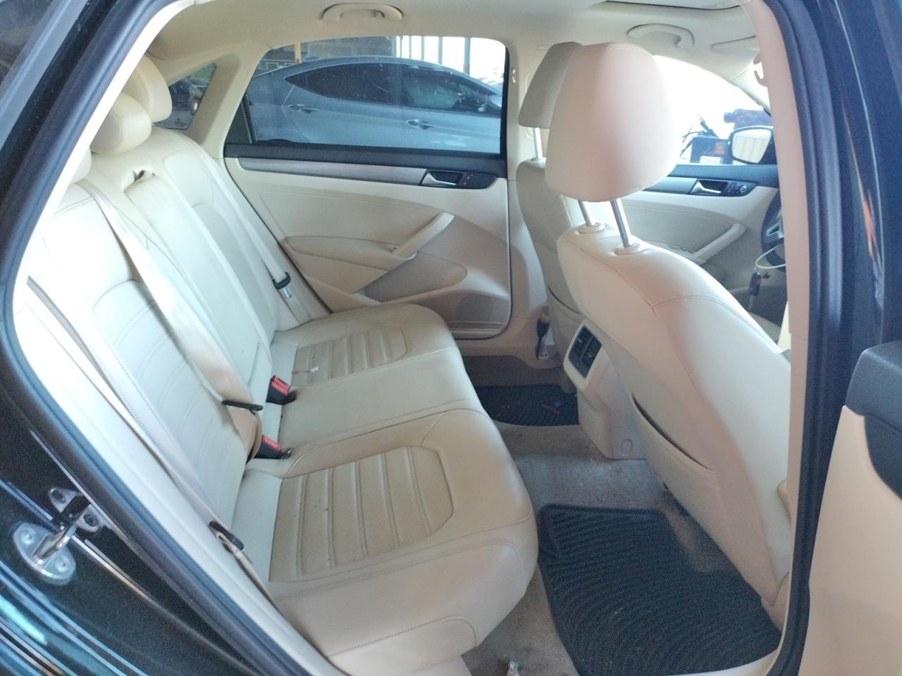 Photo 6 from auction – 2015 VOLKSWAGEN PASSAT SE with VIN 1VWBT7A30FC029830