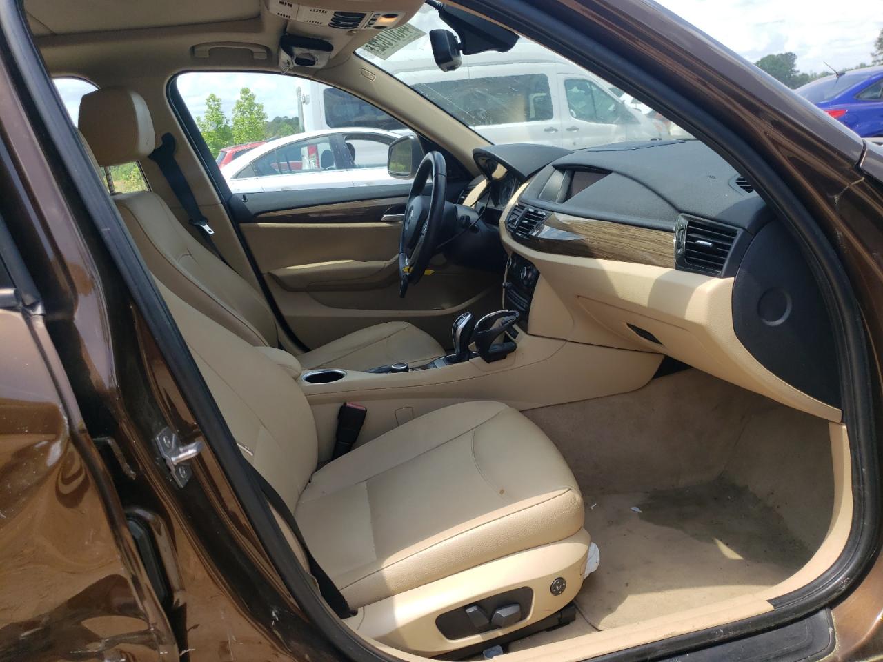 Photo 5 from auction – 2014 BMW X1 SDRIVE2 with VIN WBAVM1C58EVW52945