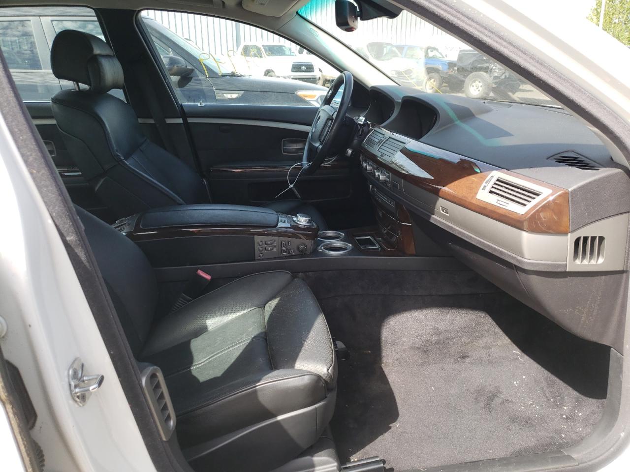 Photo 5 from auction – 2007 BMW 750 with VIN WBAHN83567DT70959