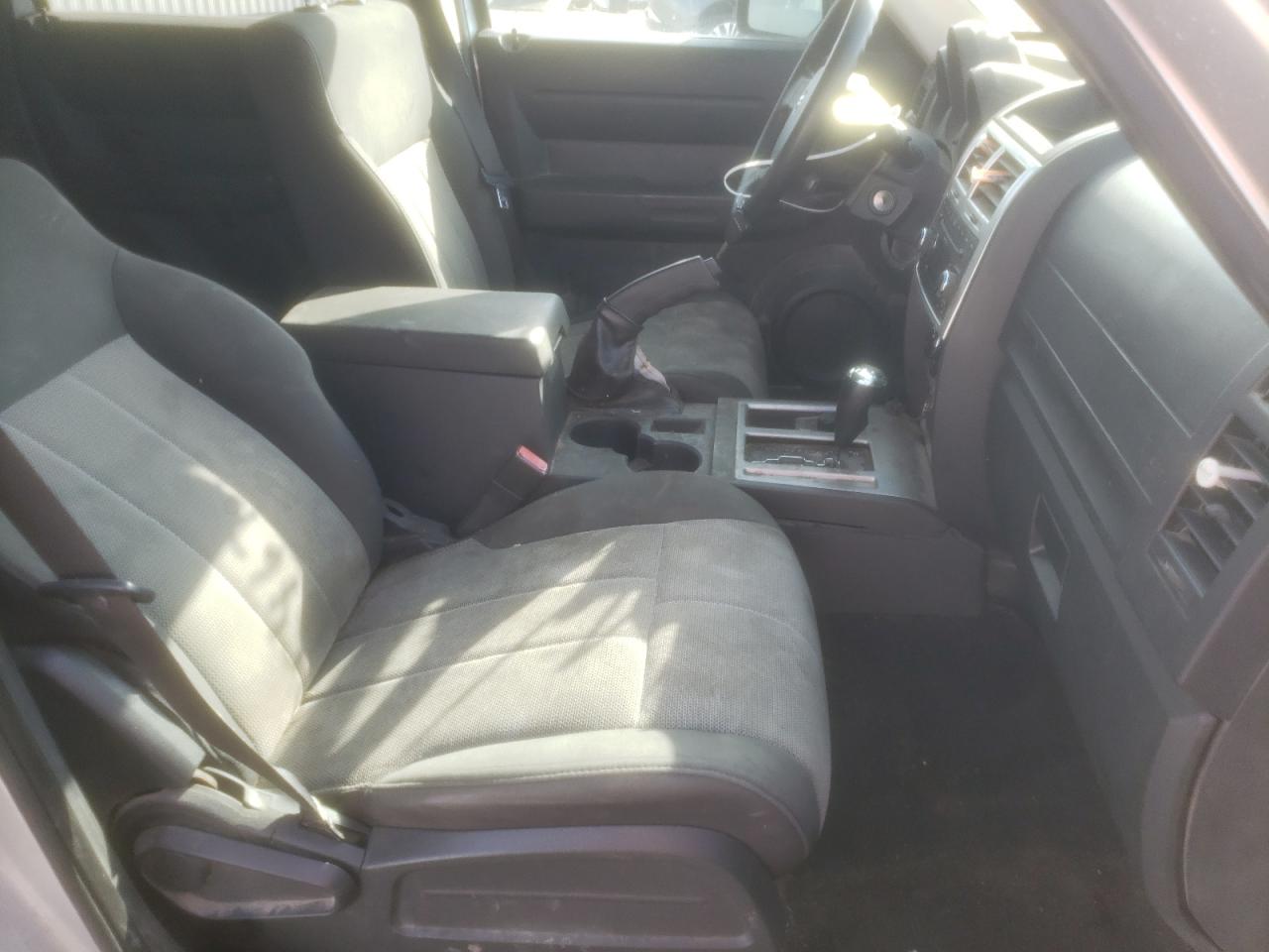 Photo 5 from auction – 2007 DODGE NITRO SXT with VIN 1D8GU28K37W728814