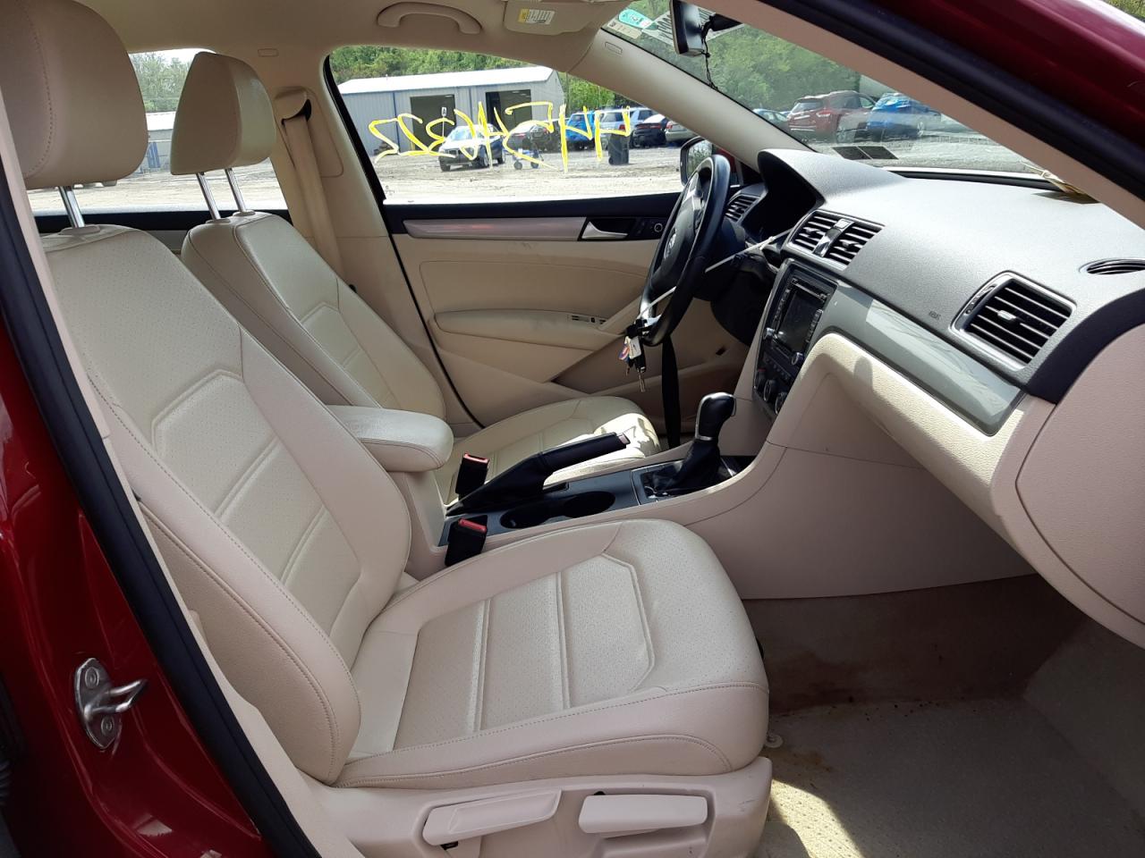 Photo 5 from auction – 2015 VOLKSWAGEN PASSAT S with VIN 1VWAT7A37FC085923