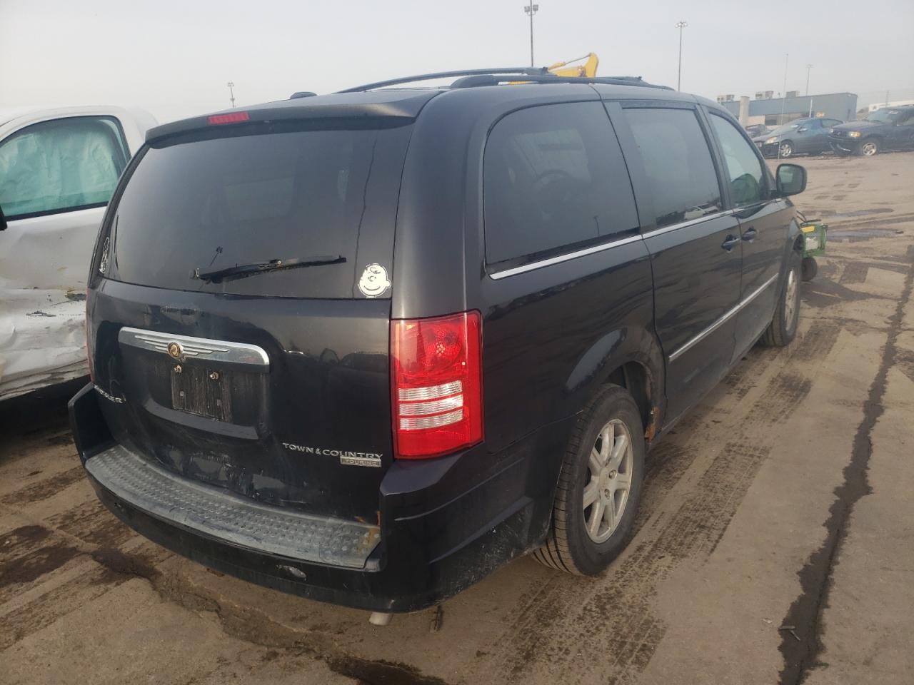 Photo 4 from auction – 2010 CHRYSLER TOWN & COU with VIN 2A4RR5D11AR152674
