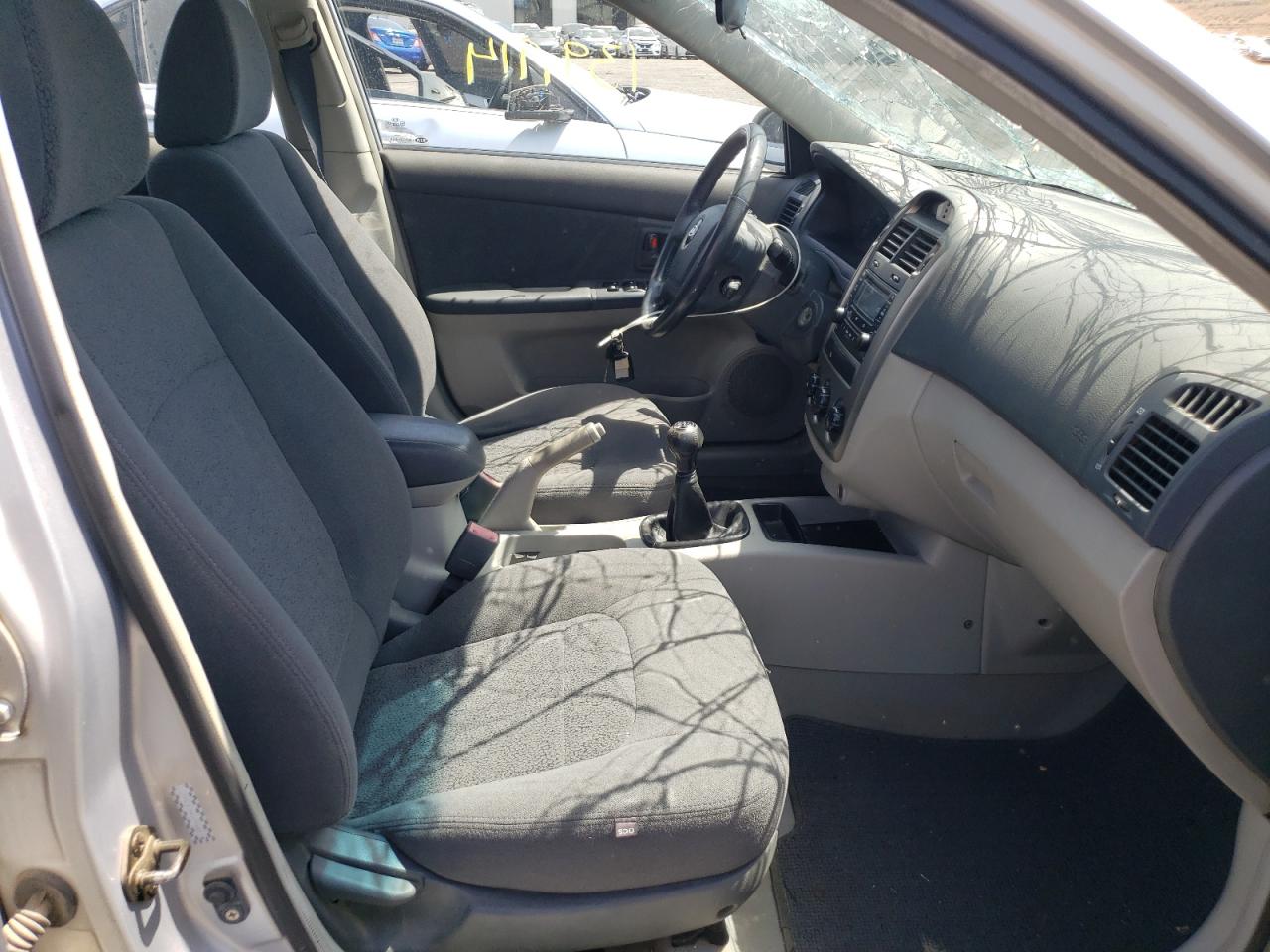 Photo 5 from auction – 2006 KIA SPECTRA5 with VIN KNAFE161965207657