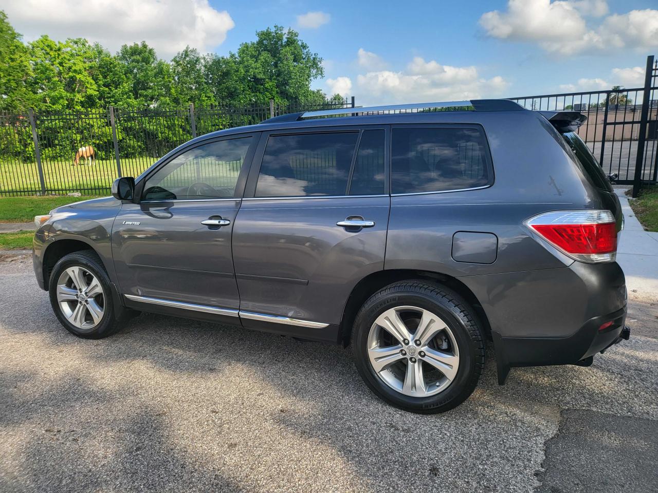 Photo 3 from auction – 2011 TOYOTA HIGHLANDER with VIN 5TDDK3EH3BS080499