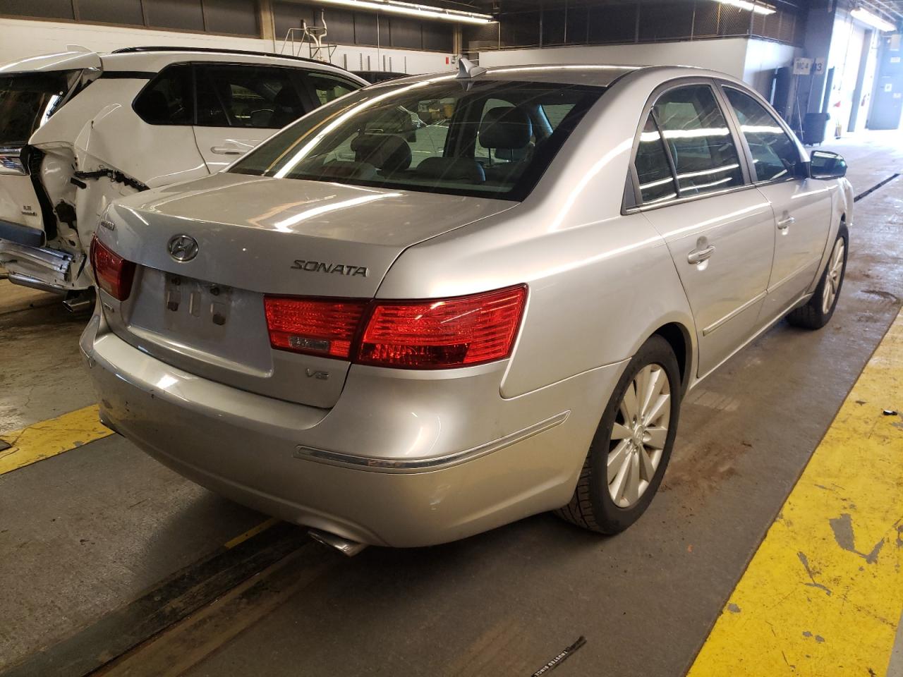 Photo 4 from auction – 2009 HYUNDAI SONATA SE with VIN 5NPEU46F09H532653