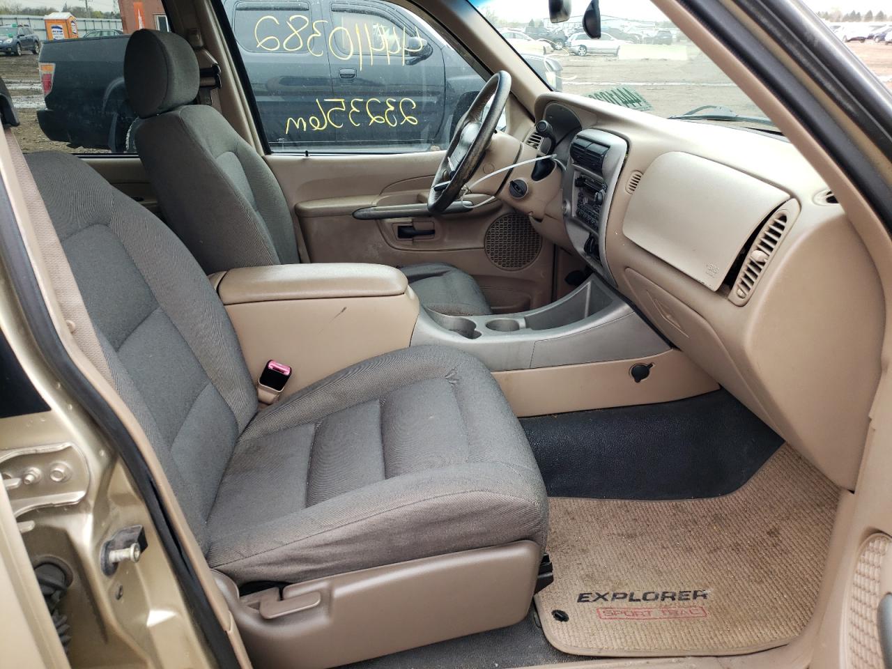 Photo 5 from auction – 2002 FORD EXPLORER S with VIN 1FMZU67E82UD16480