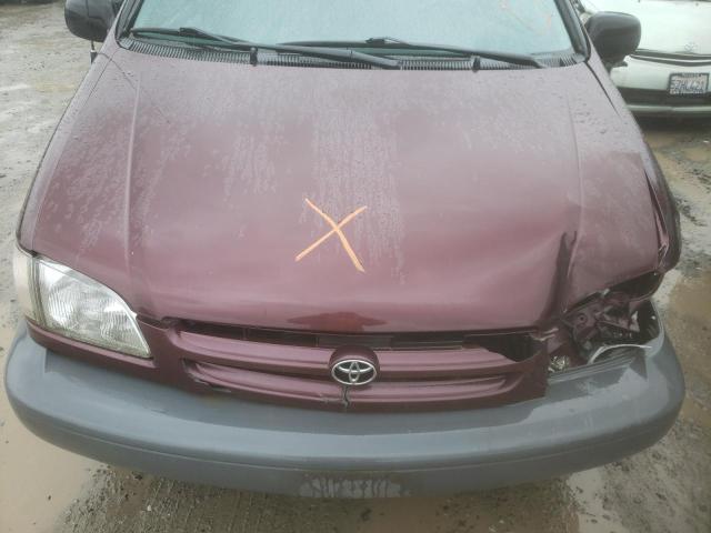 TOYOTA SIENNA CE 2000 with VIN 4T3ZF19C2YU183806 - Photo from auction