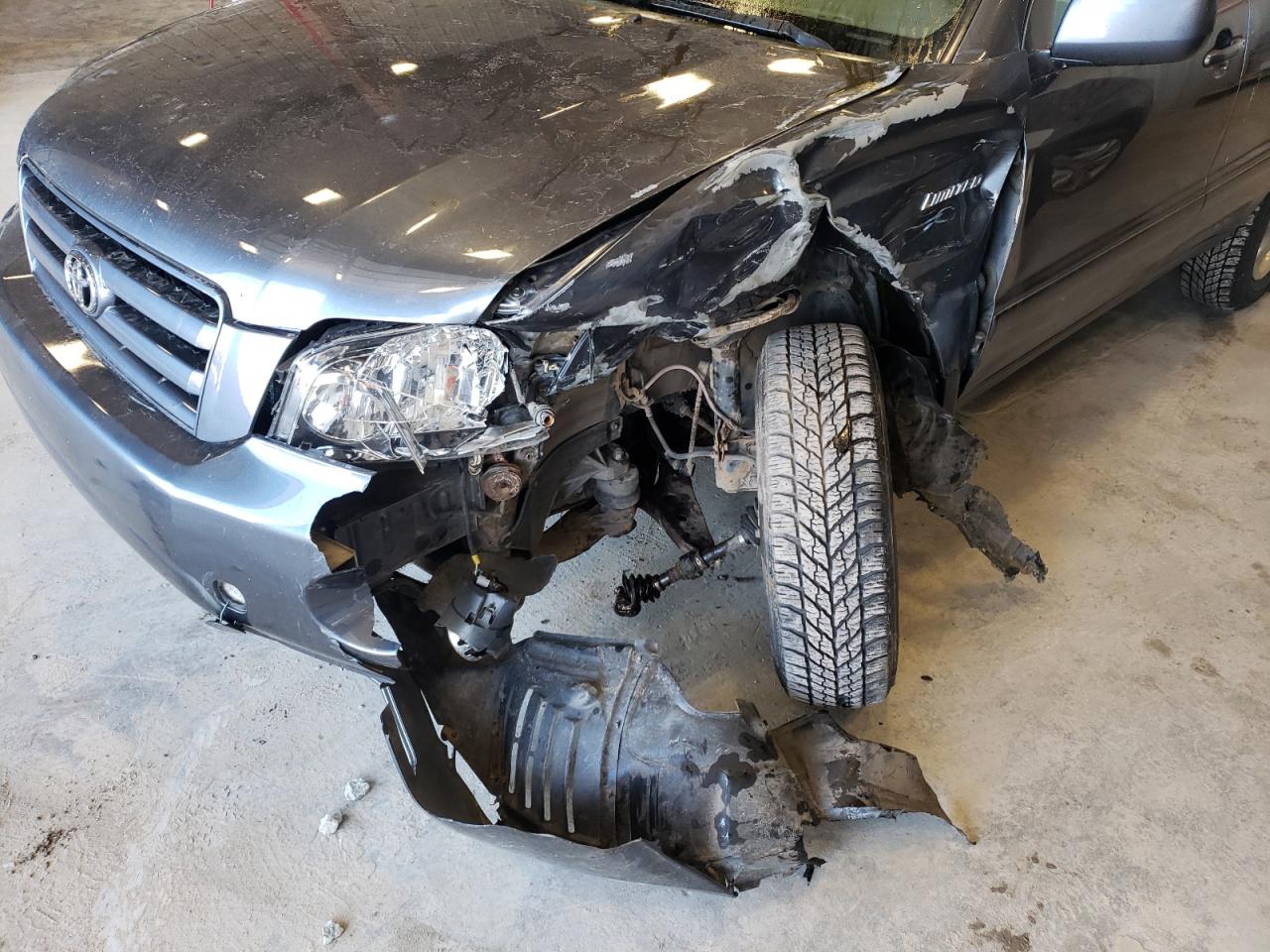 Photo 9 from auction – 2005 TOYOTA HIGHLANDER with VIN JTEEP21A550122747