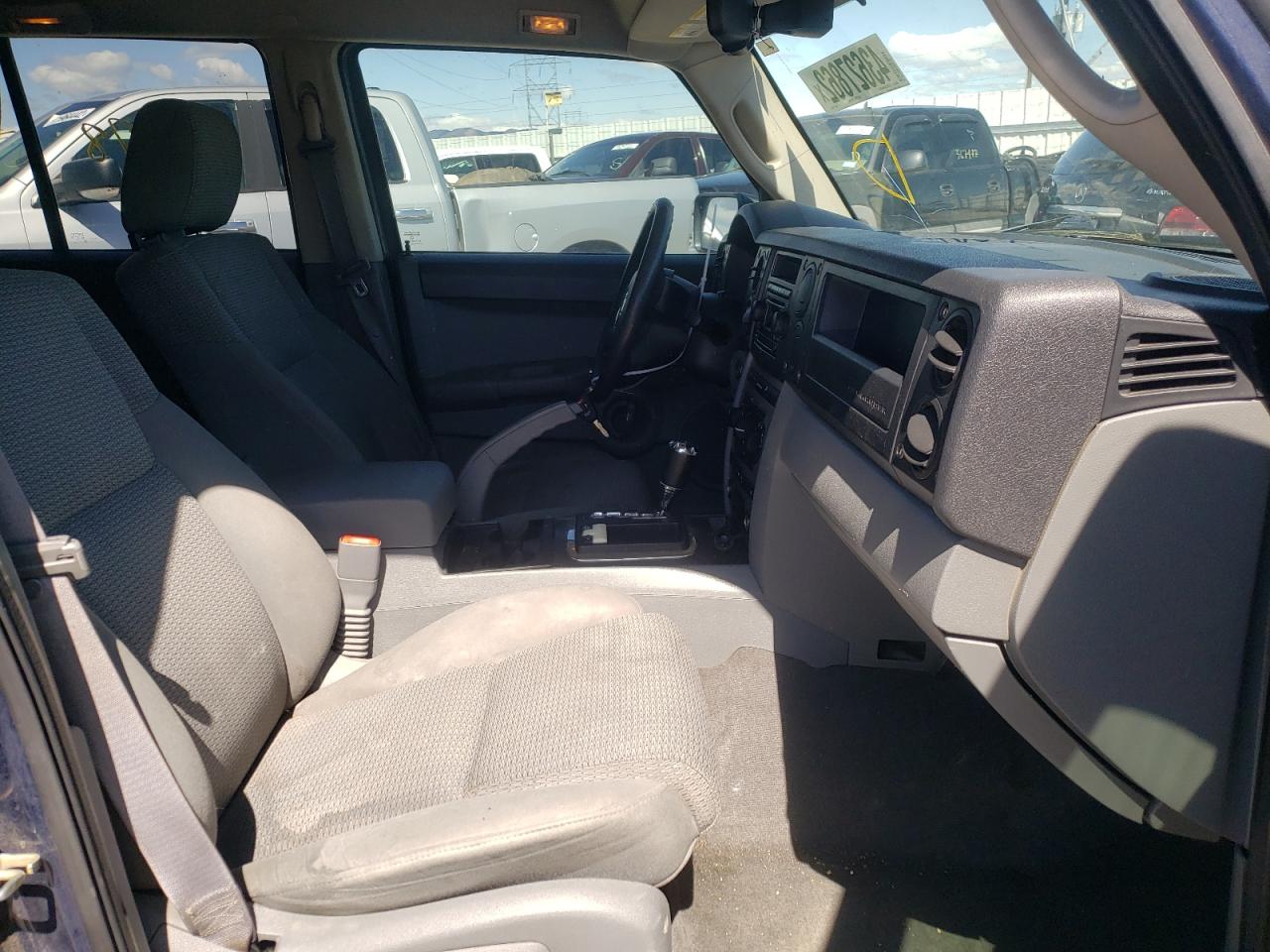 Photo 5 from auction – 2006 JEEP COMMANDER with VIN 1J8HG48N06C123352