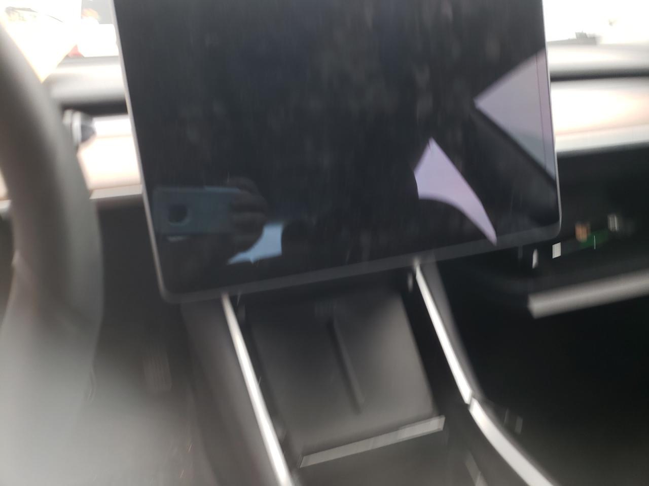 Photo 8 from auction – 2019 TESLA MODEL 3 with VIN 5YJ3E1EB0KF515700