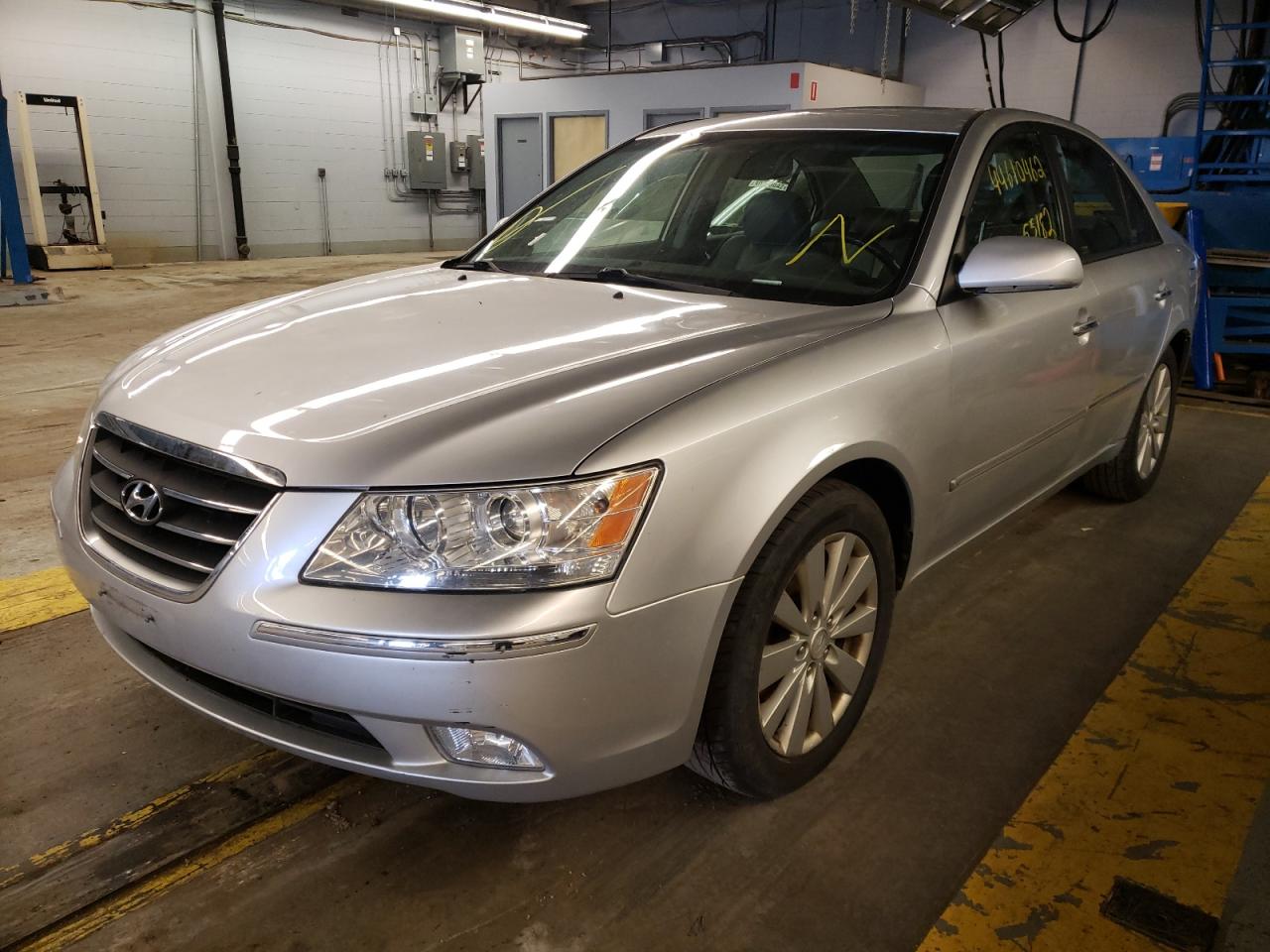 Photo 2 from auction – 2009 HYUNDAI SONATA SE with VIN 5NPEU46F09H532653
