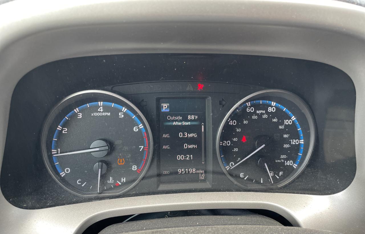 Photo 8 from auction – 2018 TOYOTA RAV4 LE with VIN 2T3ZFREV2JW411122