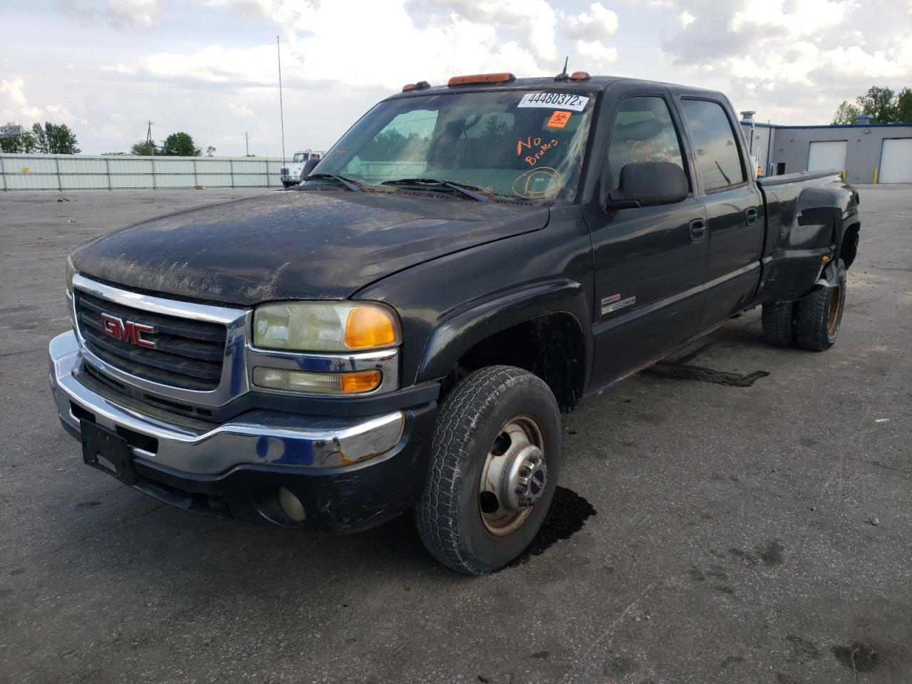 Photo 2 from auction – 2005 GMC NEW SIERRA with VIN 1GTJK33295F930089
