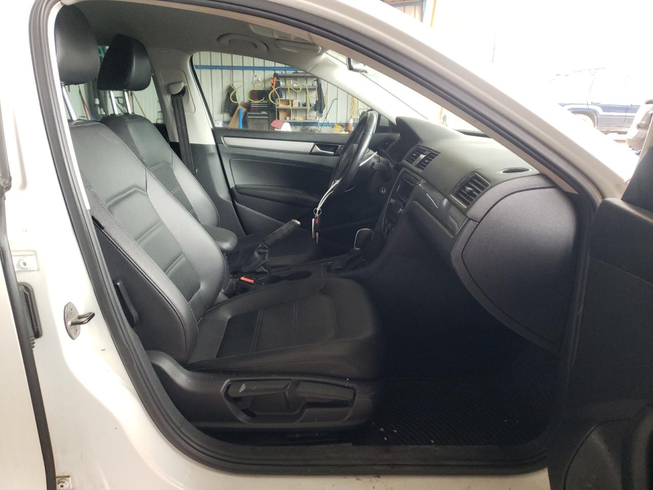 Photo 5 from auction – 2014 VOLKSWAGEN PASSAT S with VIN 1VWAT7A38EC112383
