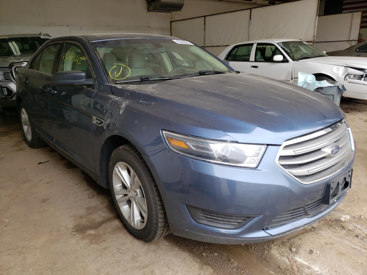 FORD TAURUS SE 2018 with VIN 1FAHP2D88JG100954 - Photo from auction
