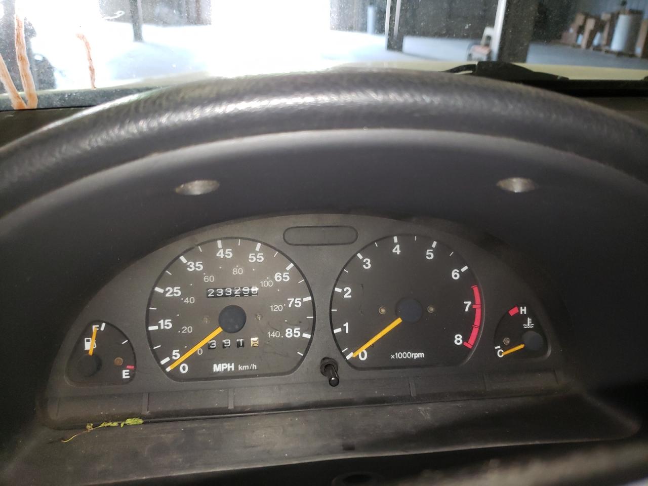 Photo 8 from auction – 1998 CHEVROLET TRACKER with VIN 2CNBJ1866W6917315