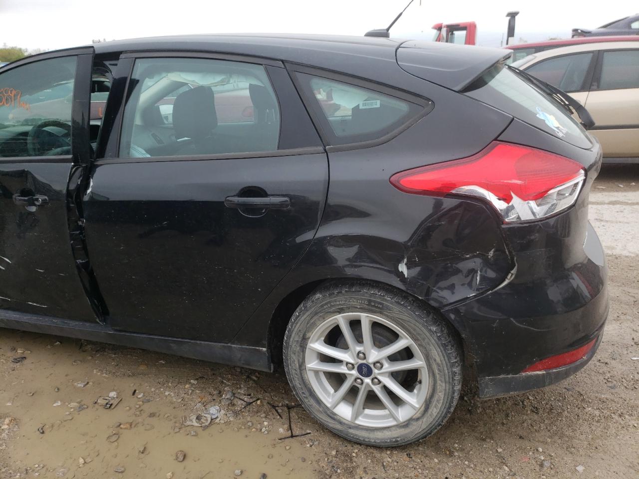Photo 10 from auction – 2015 FORD FOCUS SE with VIN 1FADP3K27FL327148