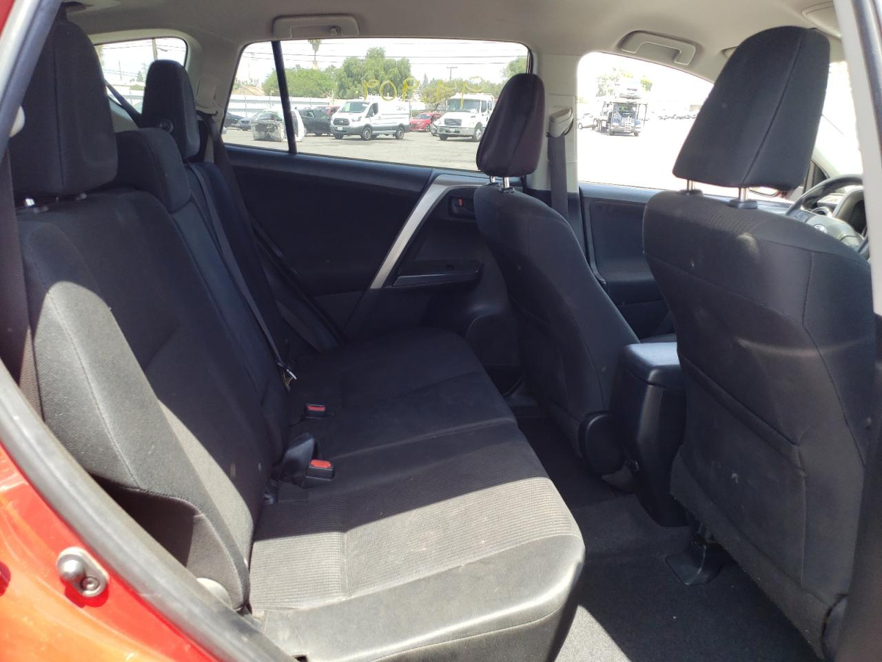 Photo 6 from auction – 2017 TOYOTA RAV4 LE with VIN JTMZFREV9HJ129648