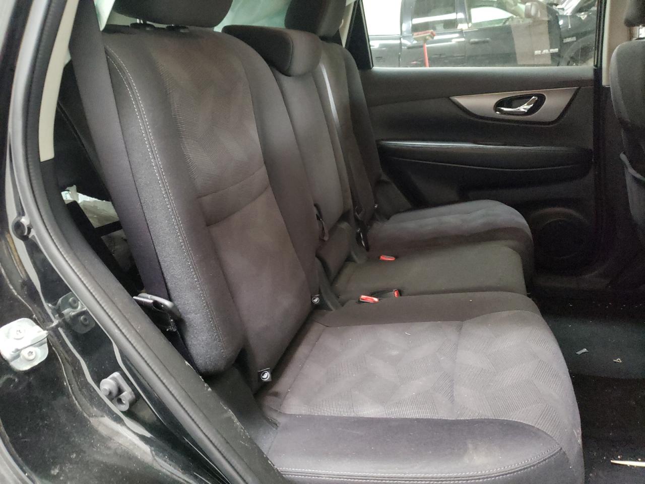 Photo 6 from auction – 2016 NISSAN ROGUE S with VIN KNMAT2MV1GP628339