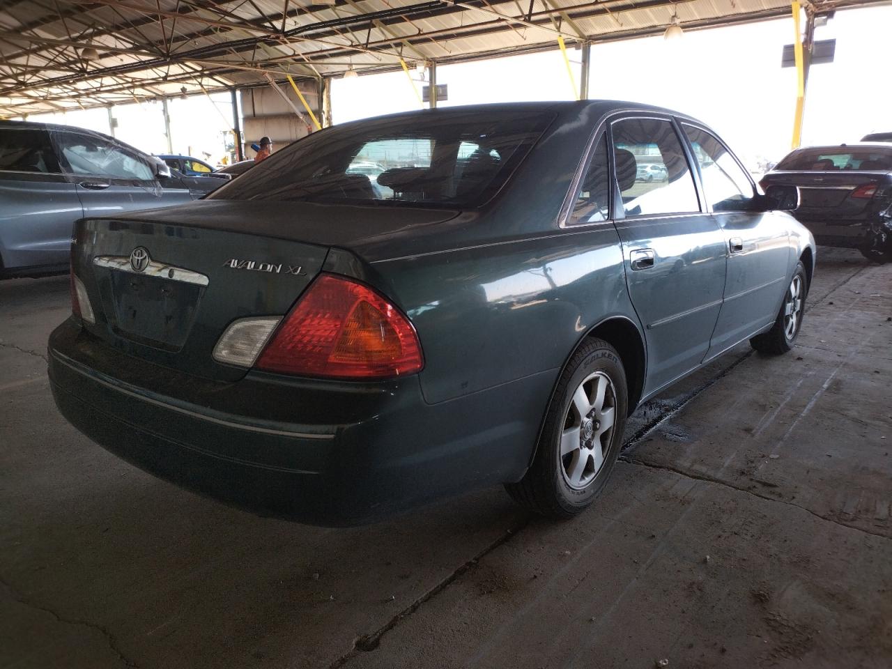 Photo 4 from auction – 2001 TOYOTA AVALON XL with VIN 4T1BF28B61U142979