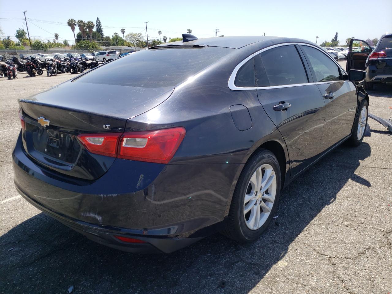 Photo 4 from auction – 2018 CHEVROLET MALIBU LT with VIN 1G1ZD5ST3JF193686