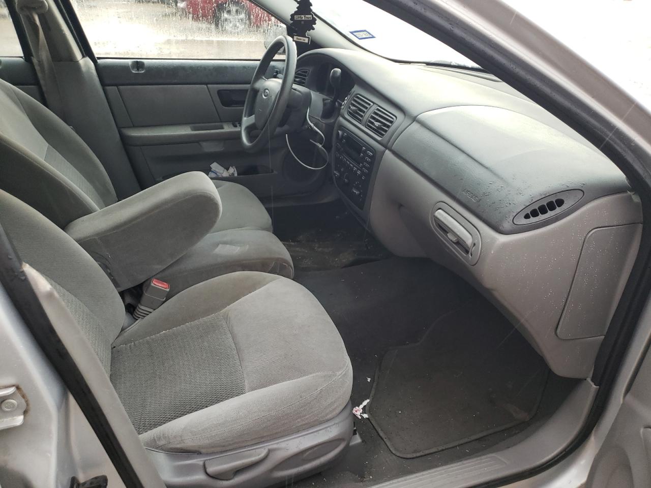 Photo 5 from auction – 2005 FORD TAURUS SE with VIN 1FAFP53U05A259421