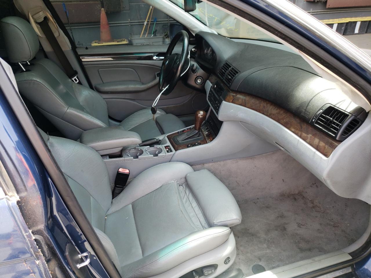 Photo 5 from auction – 2004 BMW 3 SERIES with VIN WBAEV53454KM33663