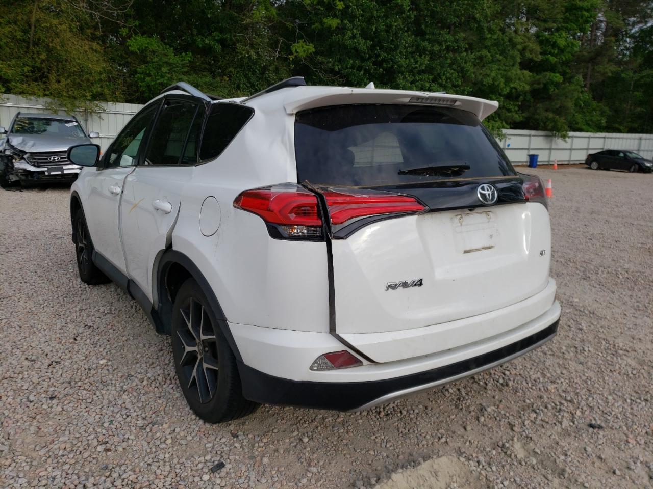 Photo 3 from auction – 2016 TOYOTA RAV4 SE with VIN 2T3NFREV5GW310390