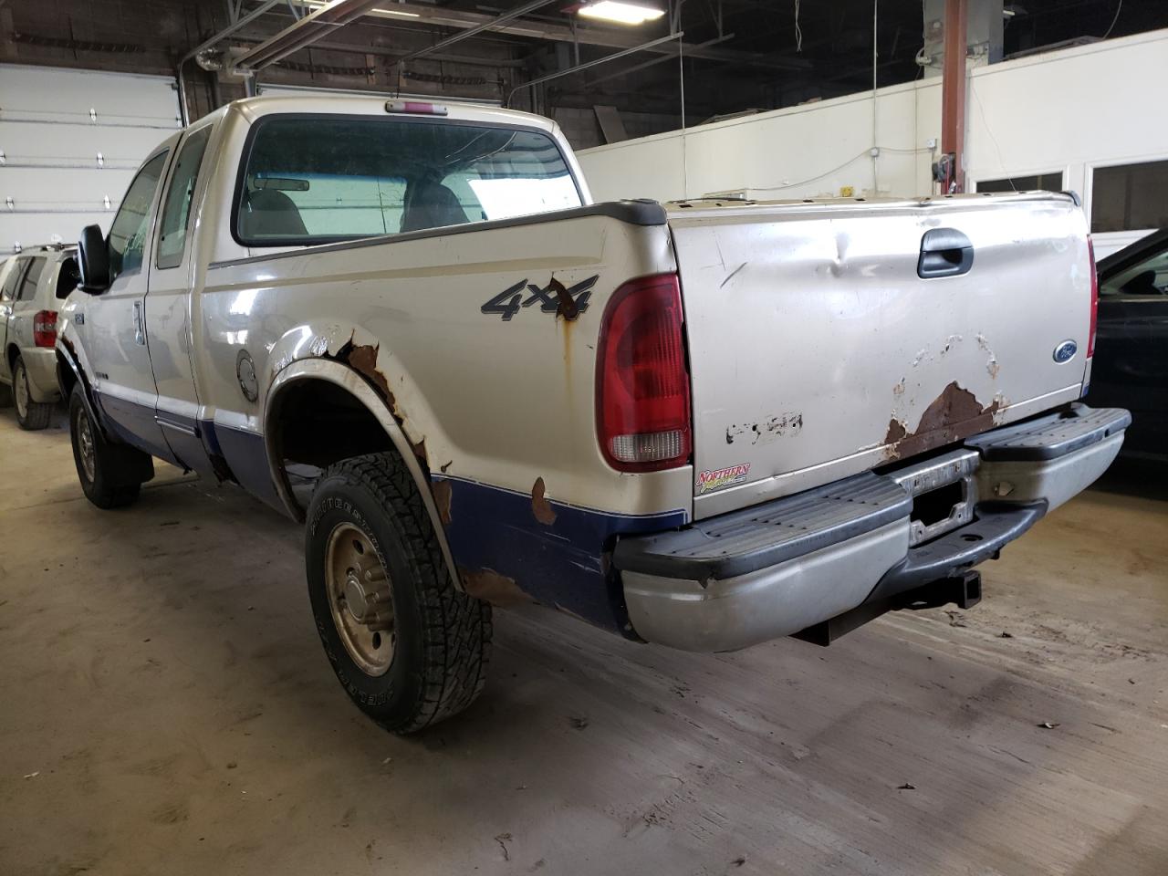 Photo 3 from auction – 2000 FORD F250 SUPER with VIN 1FTNX21F3YEA15624