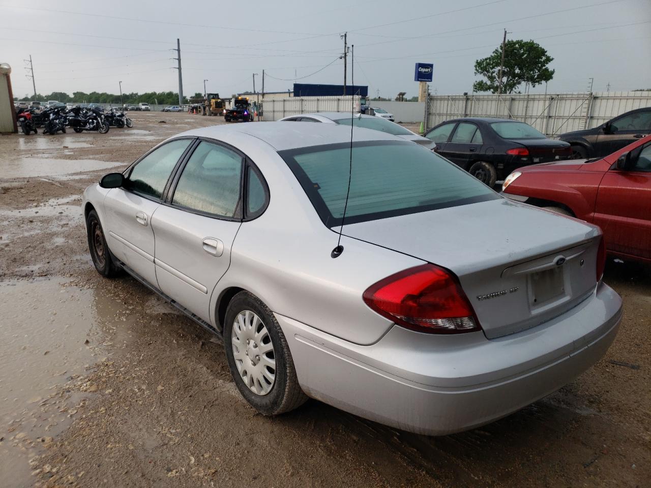 Photo 3 from auction – 2005 FORD TAURUS SE with VIN 1FAFP53U05A259421