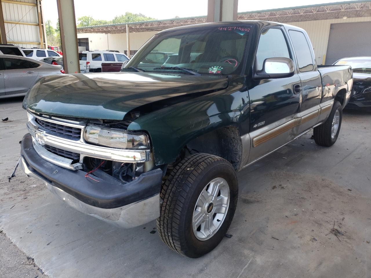 Photo 2 from auction – 2002 CHEVROLET SILVERADO with VIN 2GCEC19V921408943