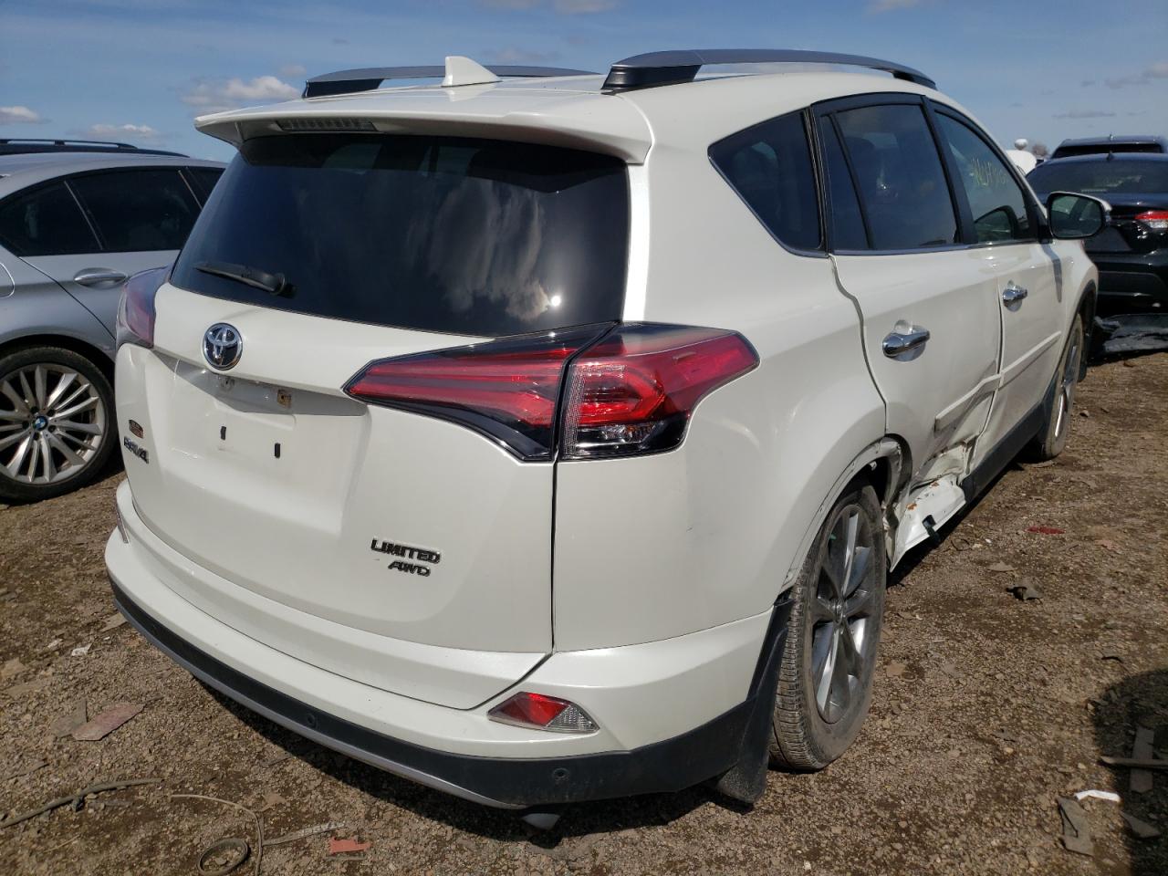 Photo 4 from auction – 2017 TOYOTA RAV4 LIMIT with VIN JTMDFREV0HJ706559