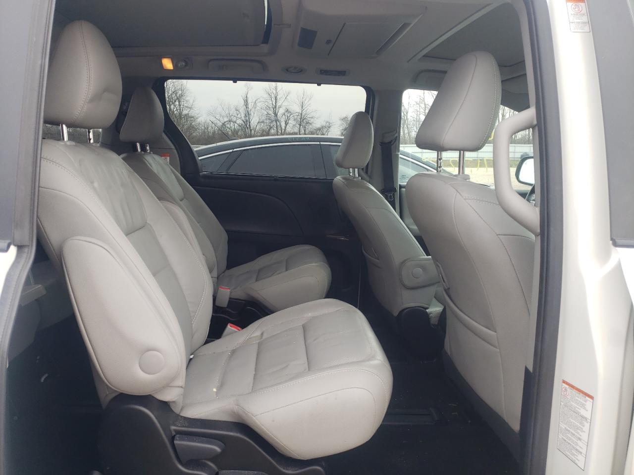 Photo 6 from auction – 2015 TOYOTA SIENNA XLE with VIN 5TDDK3DC3FS117756