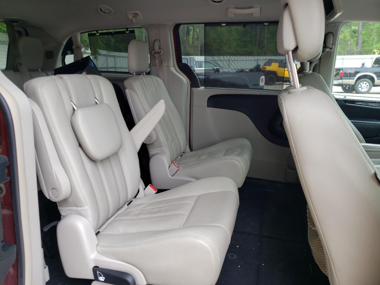 Photo 6 from auction – 2015 CHRYSLER TOWN&COUNT with VIN 2C4RC1CG6FR526645