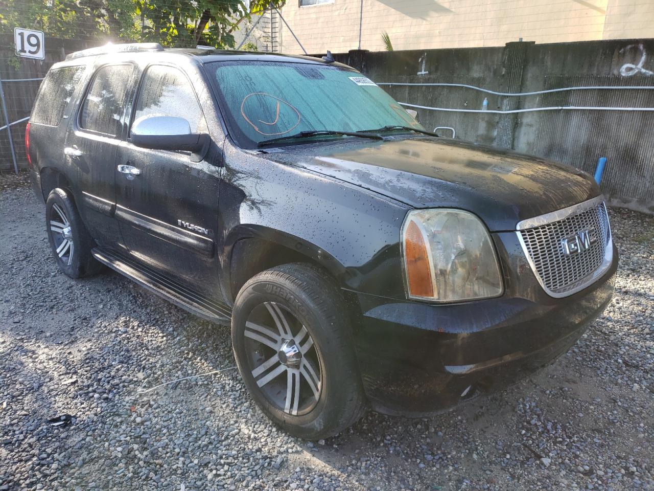 GMC YUKON 2007 with VIN 1GKEC13J67J107070 - Photo from auction
