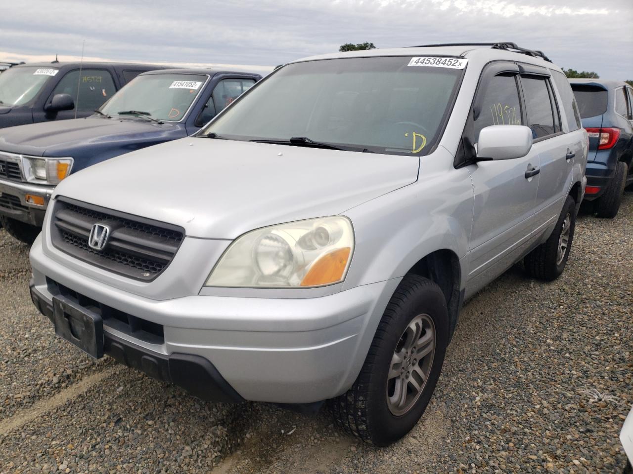 Photo 2 from auction – 2004 HONDA PILOT EXL with VIN 2HKYF18664H528389