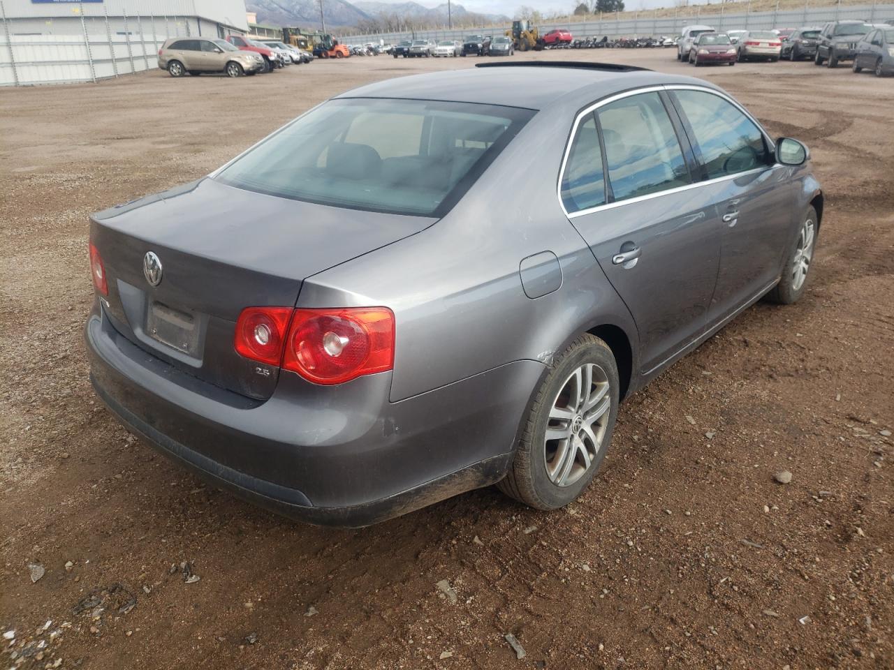 Photo 4 from auction – 2005 VOLKSWAGEN NEW JETTA with VIN 3VWSF71K15M601984