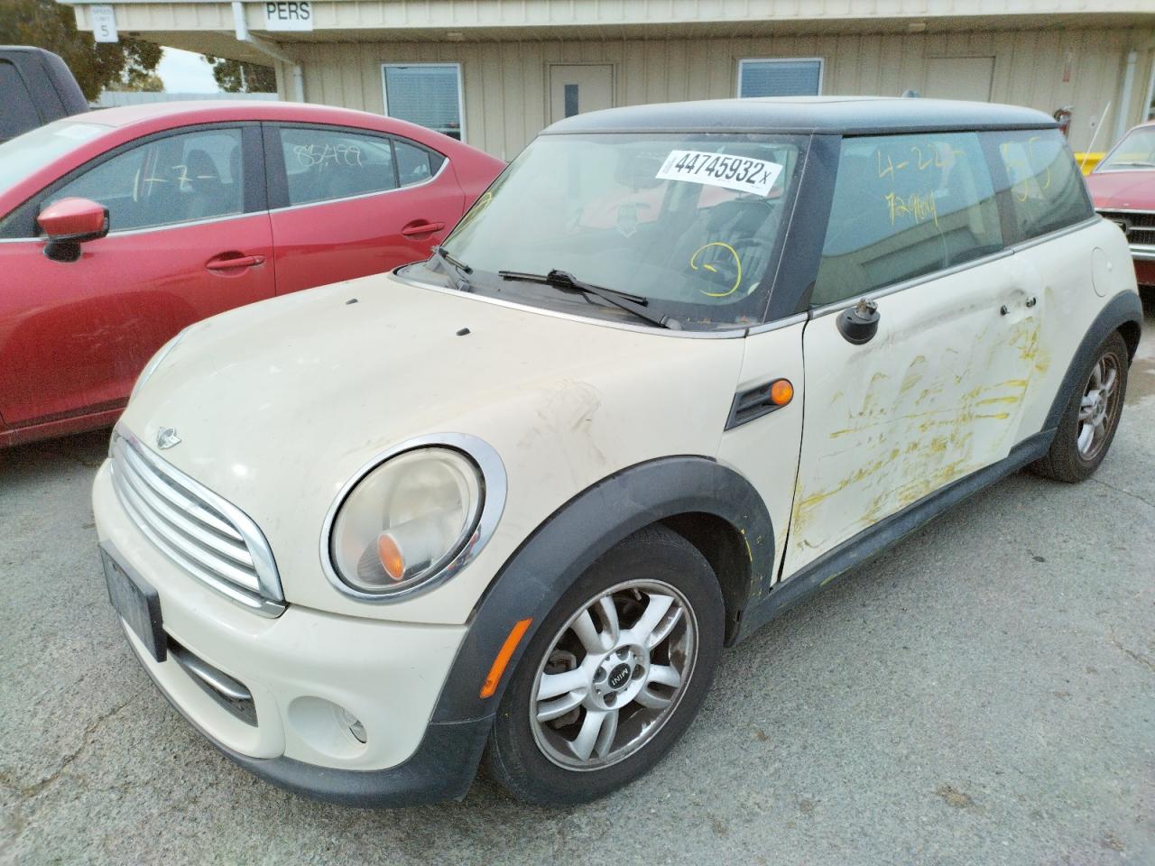 Photo 2 from auction – 2011 MINI COOPER with VIN WMWSU3C59BT094044